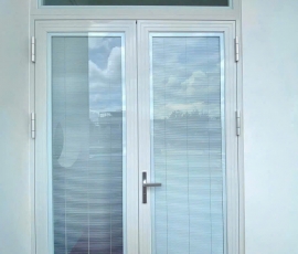 CỬA NHÔM KÍNH HỘP CÓ RÈM