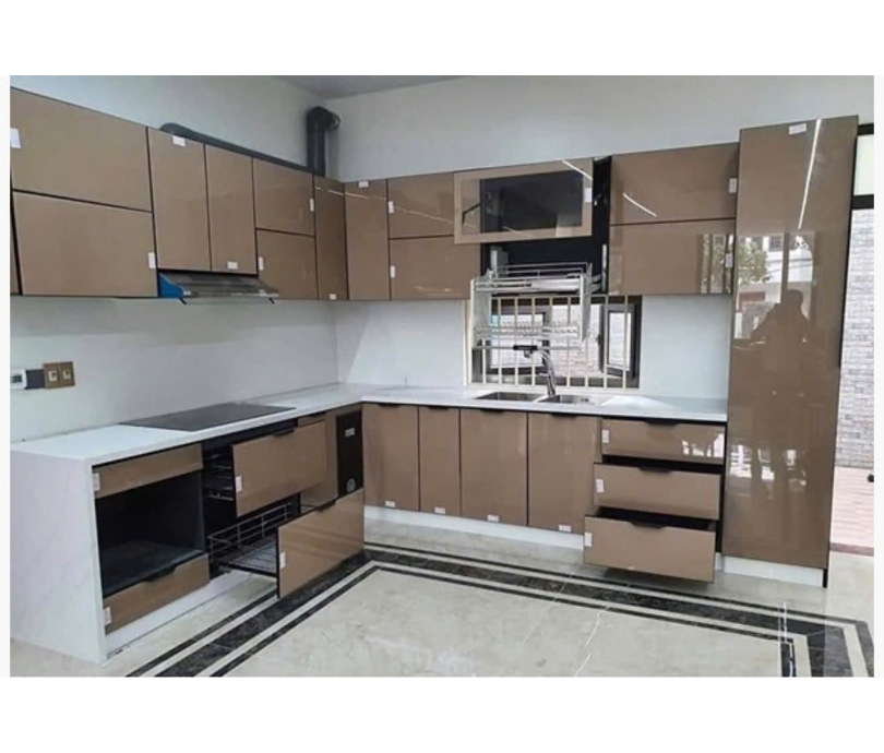 Tủ bếp cánh kính đẳng cấp cho không gian bếp hiện đại.